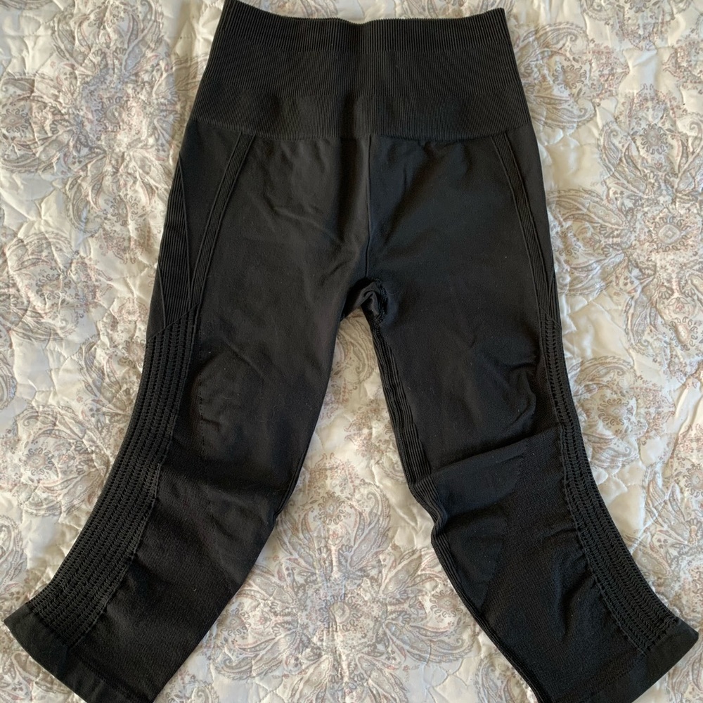 Lululemon crops
